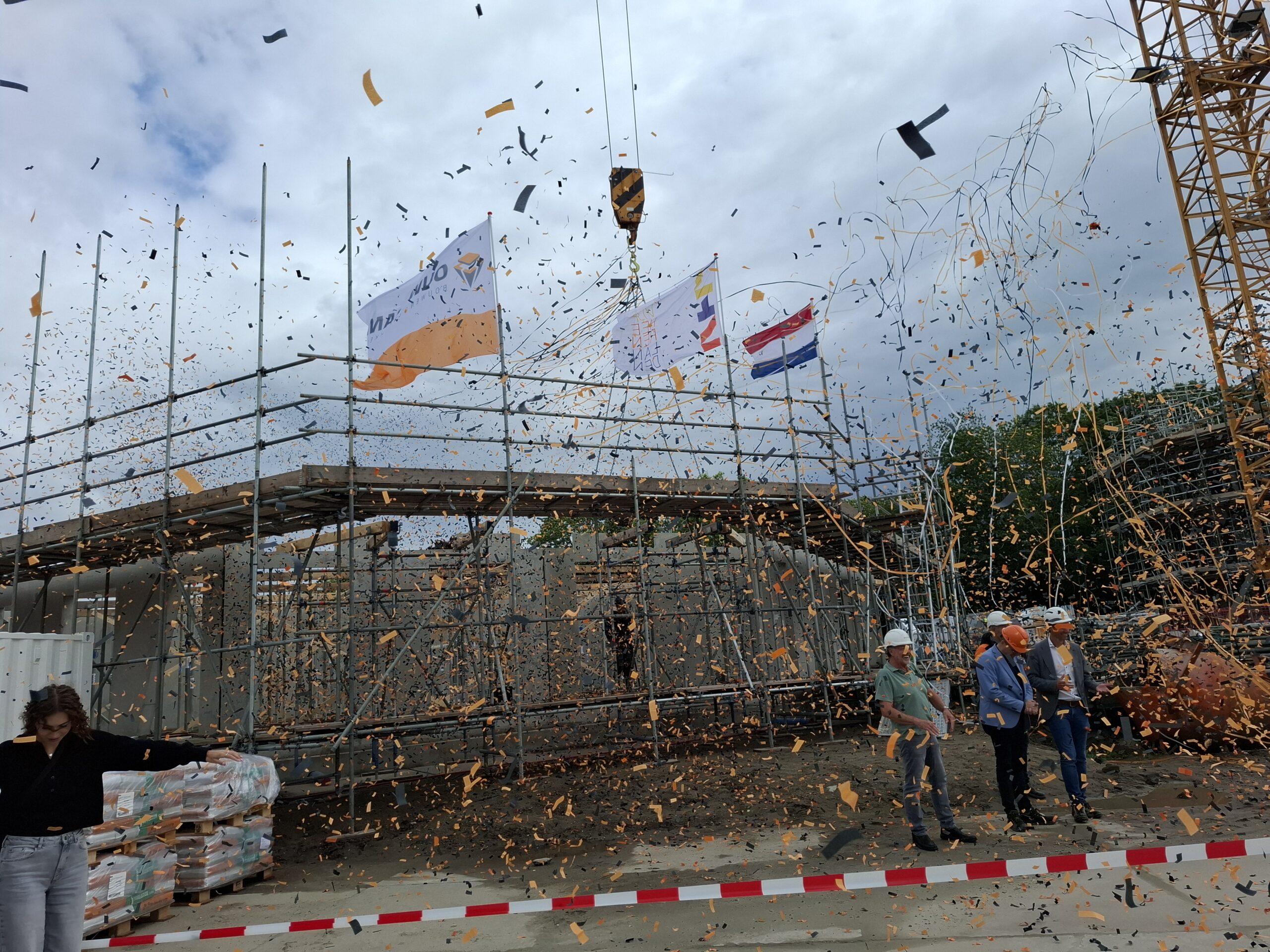 Feest op de bouwplaats van nieuwbouwproject De Fonkeling in Leerdam
