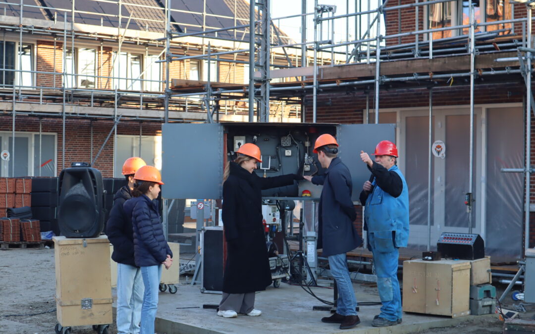 Feest op de bouwplaats in Rhoon: het hoogste punt is bereikt!