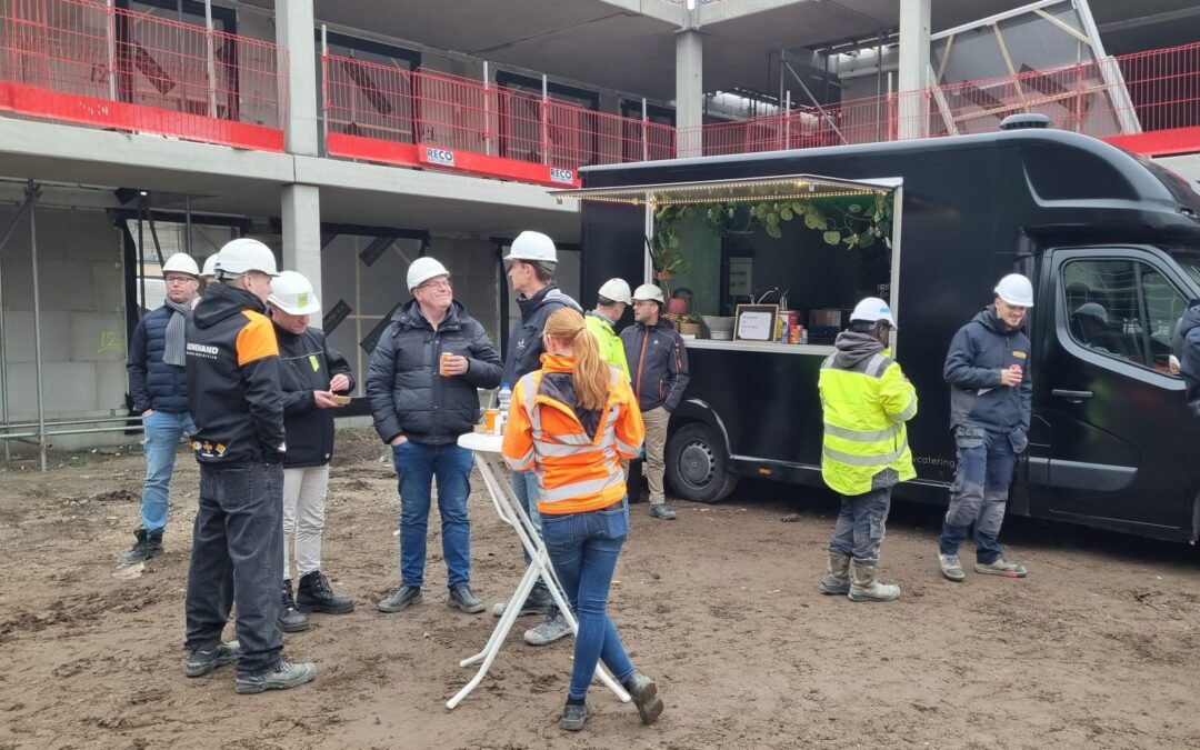 Nieuw wooncomplex aan de Kamerlingh Onnestraat bereikt hoogste punt